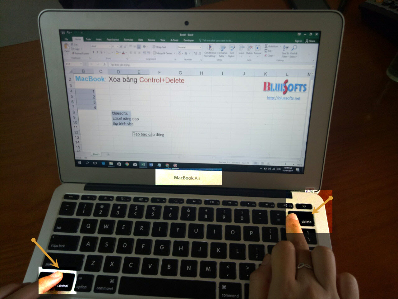 Nhấn phím DELETE để xóa vùng trong Excel với máy MacBook